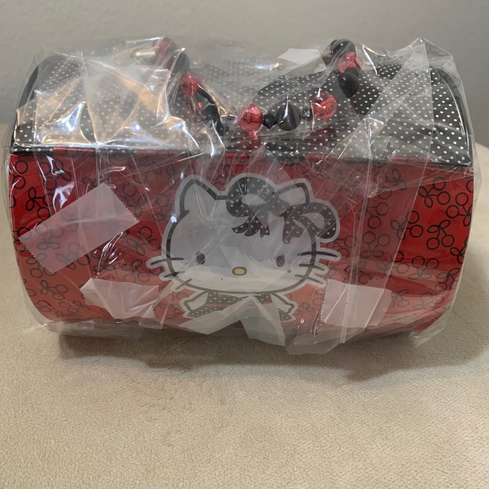 Hello Kitty Purse - Picture 3 of 6